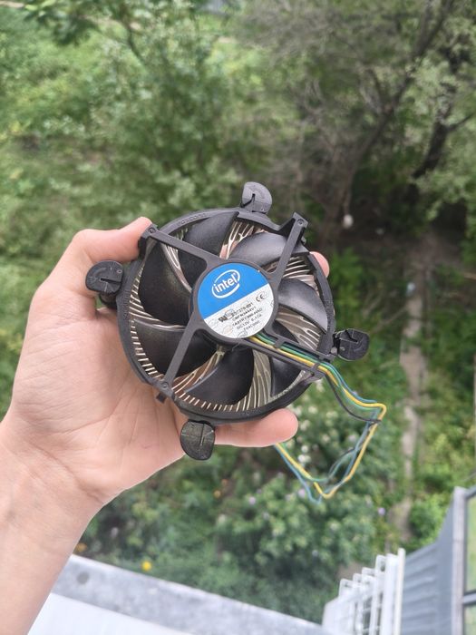 боксовий кулер від Intel