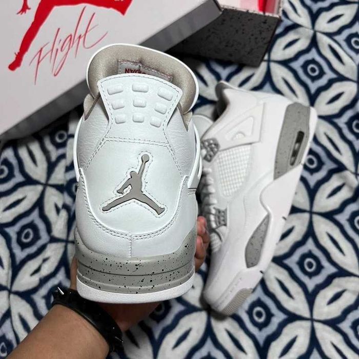 Jordan_4_Retro_White_Oreo R.38.5