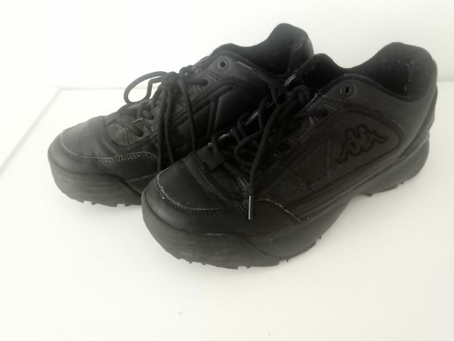 Sapatos de diferentes marcas