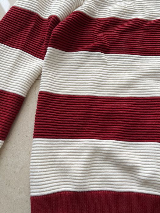 Camisolão vermelho e branco