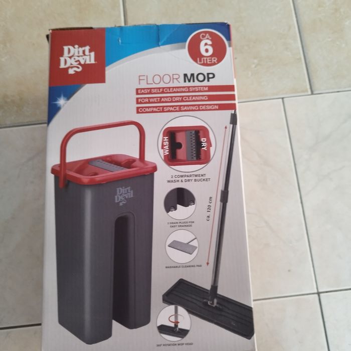 Płaski mop z wiadrem marki Dirt Devil