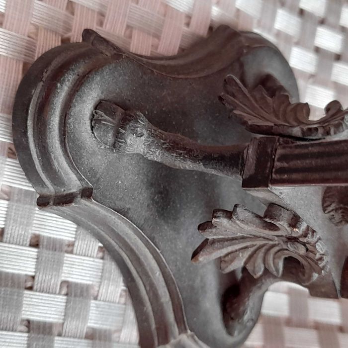 Lapa oliwna XlX w.  brąz