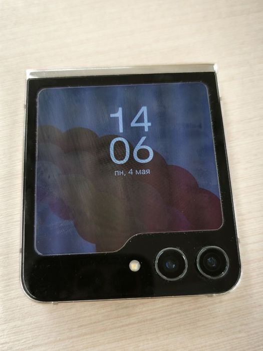 Samsung z flip 5 в хорошем состоянии