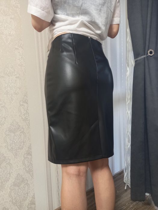 Продам спідницю з екошкіри