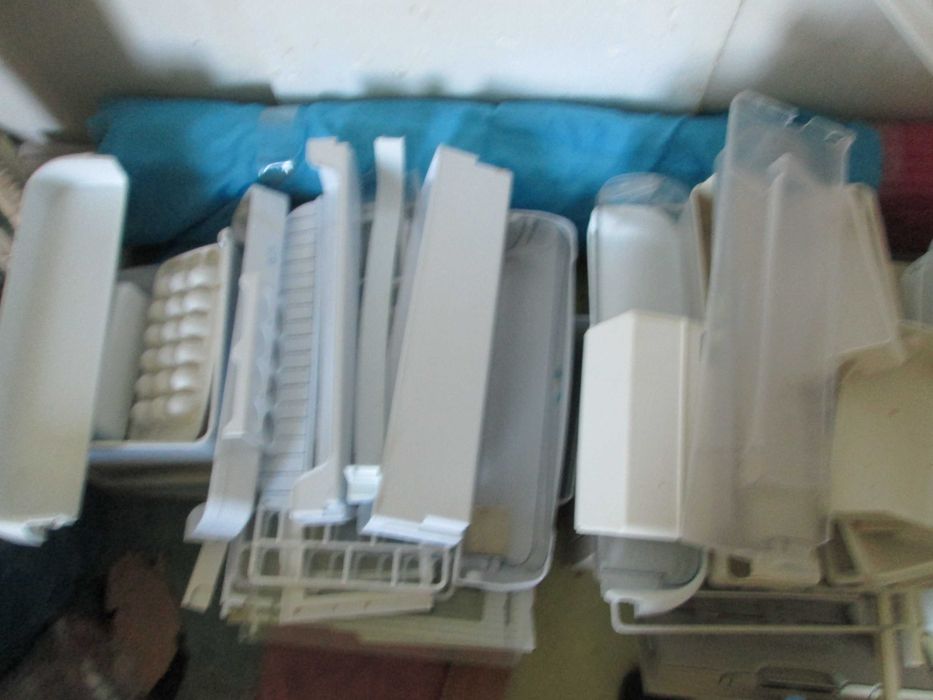 Лоточки для / в /холодильник/а/