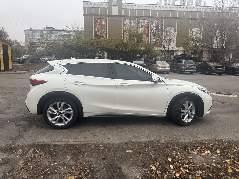 Инфините Qx30. 2017