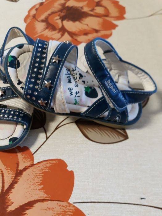 Sandálias de menina