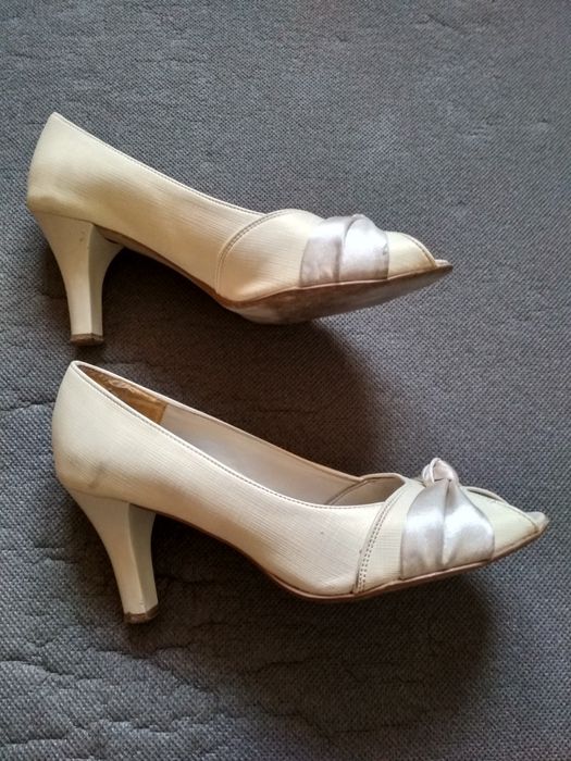 Eleganckie damskie buty ślubne