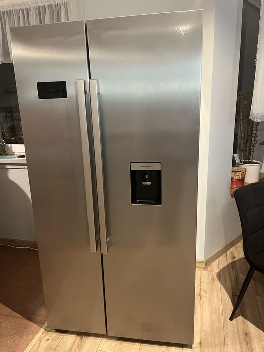 Lodówka typ side by side marki BEKO