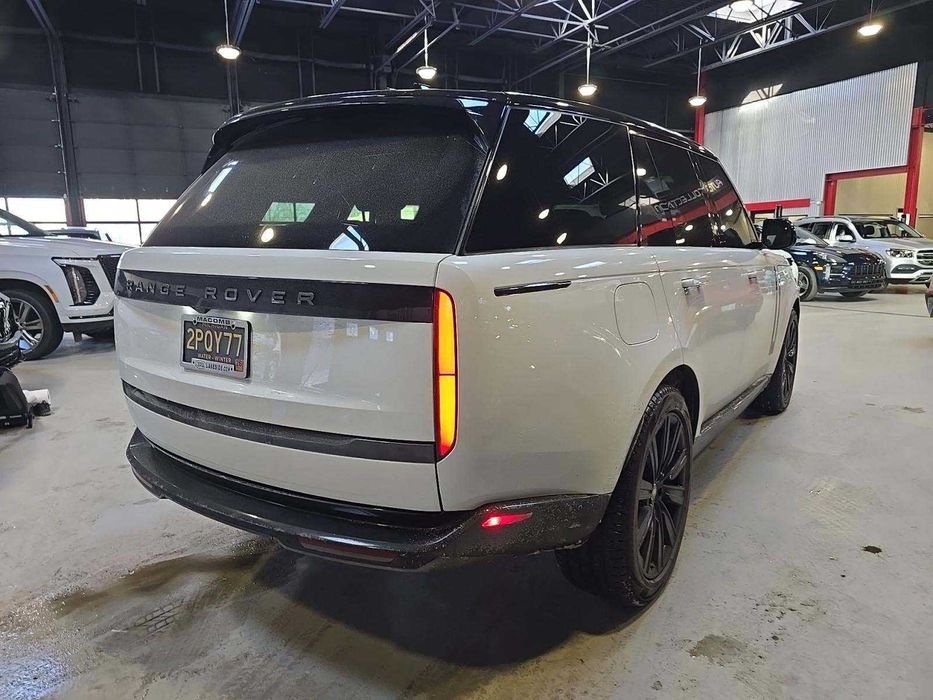 2025 Land Rover Range Rover Plug-In Hybrid SE