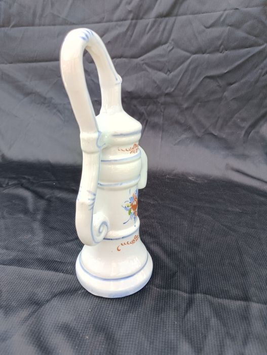Dekoracja ceramiczna pompa