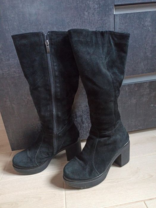 Зимові жіночі чоботи на невеликому каблучку з натуральної замші розмір