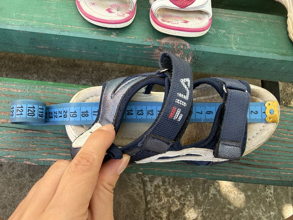 Босоніжки та крокси на дівчинку 30 р лот