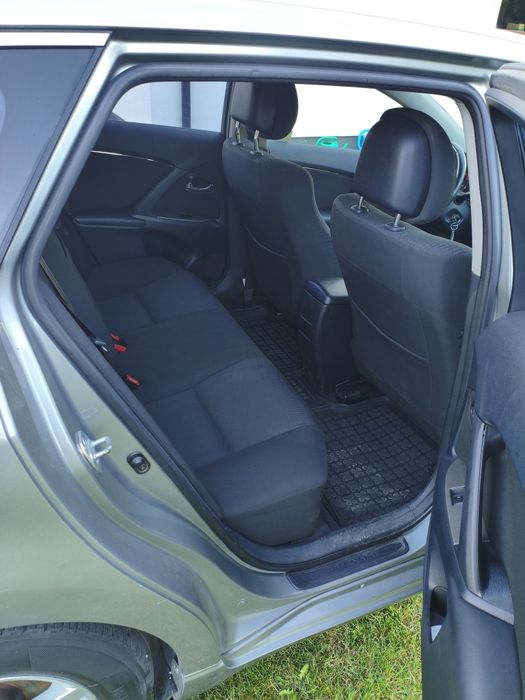 Samochód osobowy Toyota Avensis kombi 2009r.