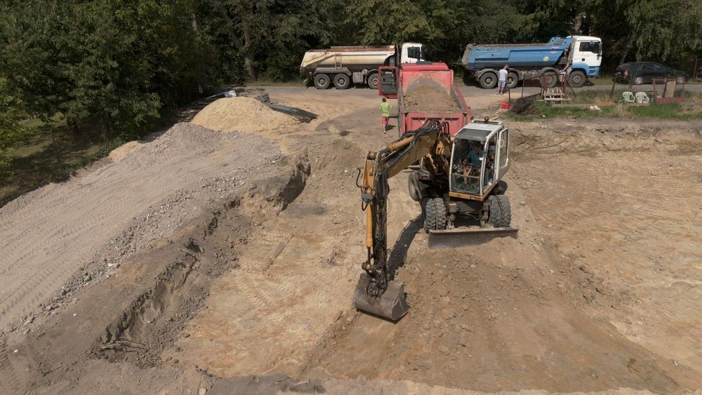 Wywóz gruzu i ziemi Koparka koparko ładowarka Roboty ziemne wykopy