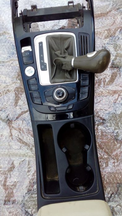 Продам центральная консоль,audi a5,s5 с управл мультимедия,подлокотник