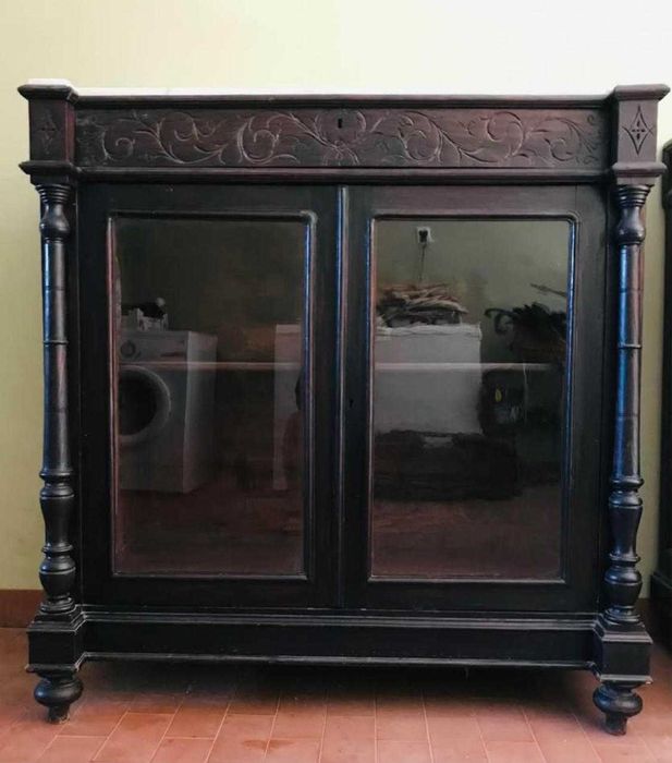 Vitrina antiga l Antique vitrine