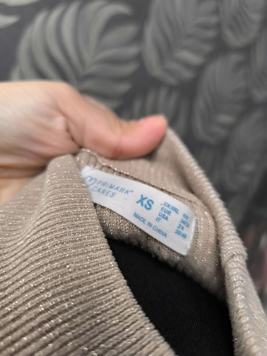 Beżowy prążkowany półgolf złota nitka Primark 34/36 beige casual basic