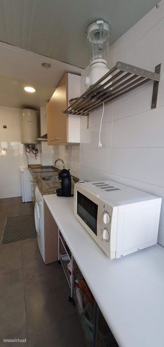 Quarto - localizado em  Coimbra