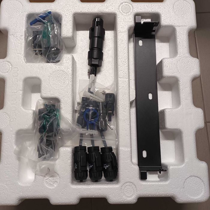 Inversor híbrido Growatt MIN 3000TL-XH, em excelente estado, 1 ano de uso.