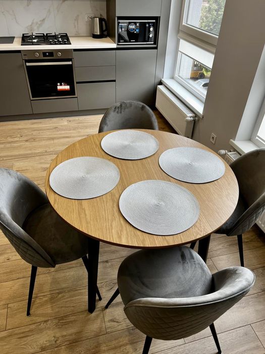 Подобово!2-х кімнатна квартира . Центр.вул. Коновальця 37