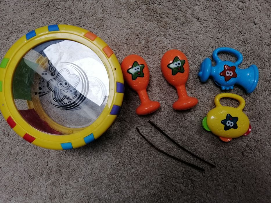 Bębenek z instrumentami