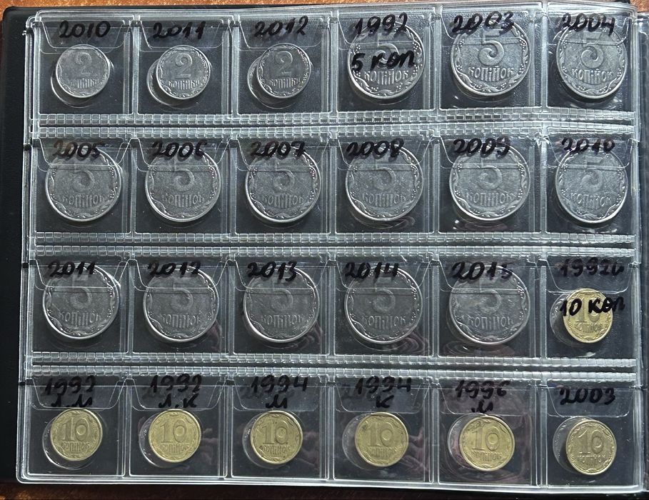 Продам набор погодовку из 132 монет Украины в альбоме все номиналы.