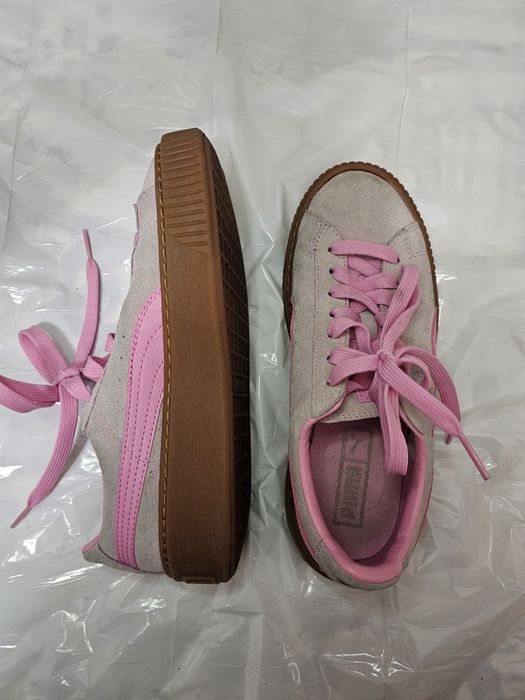 Ténis da marca Puma cinza e rosa