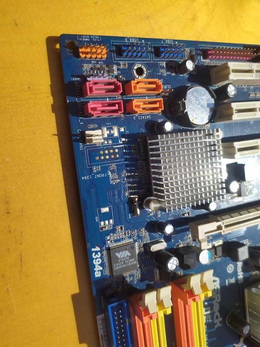 Материнская плата ASRock P5B-DE для процессоров Intel в корпусе Socket LGA775.