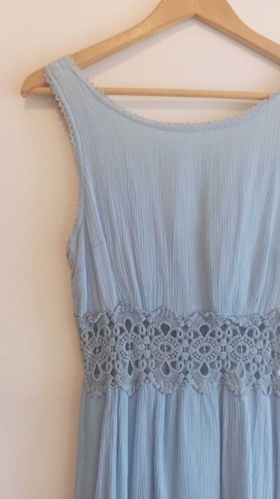 Vestido azul bordado