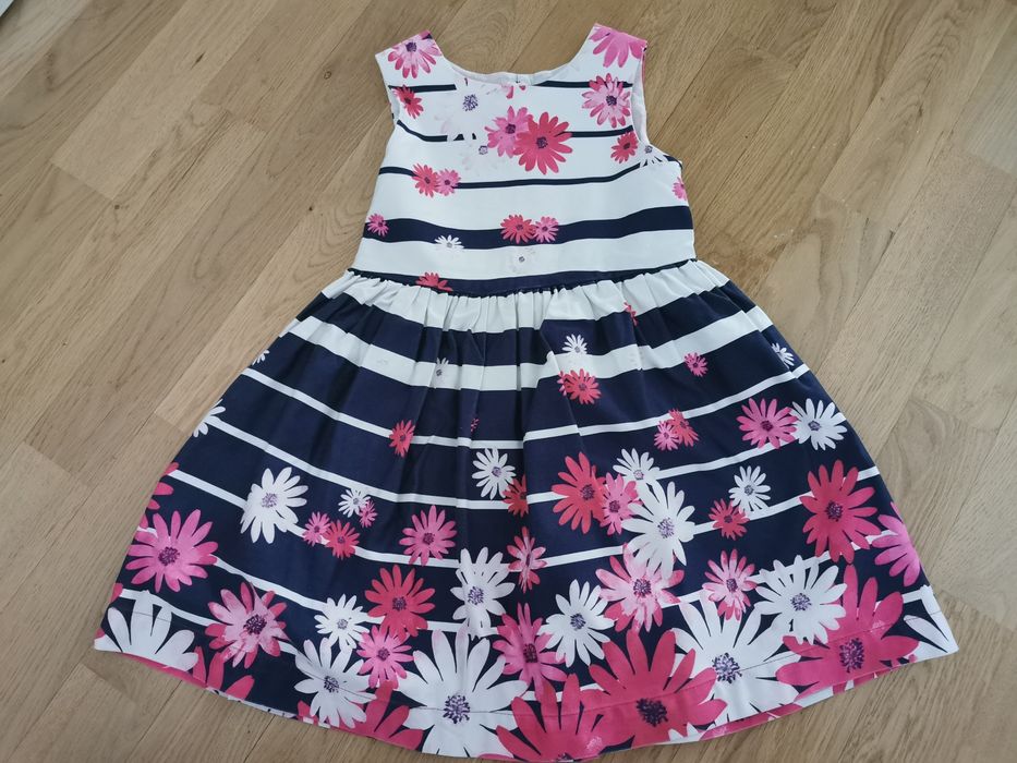 Sukienka na rozmiar 104