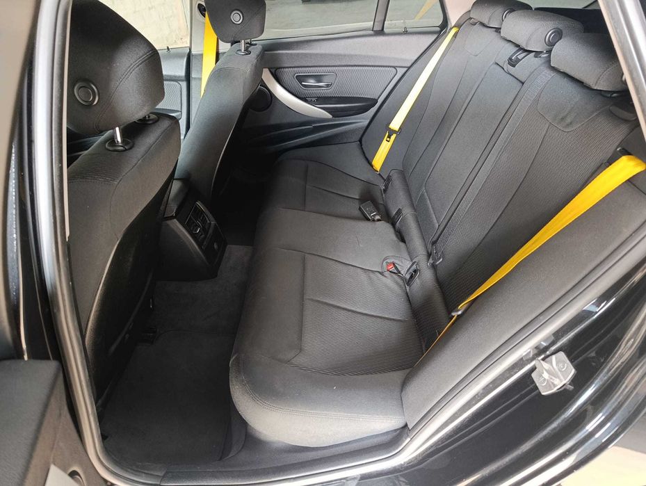 BMW 320i TOURING aut