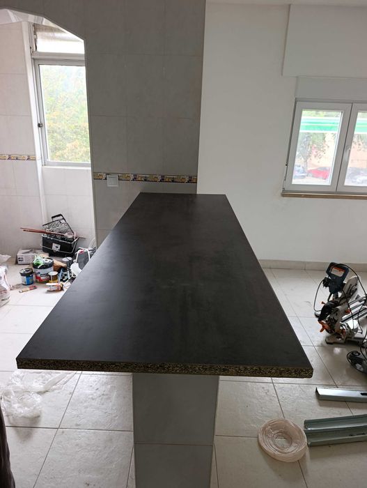 Apartamento para alugar, 1° piso com elevador. Rua Celestino Alves 2, em Setúbal.