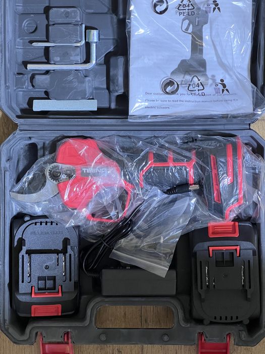 Tesoura de Podar Elétrica TEENO CD601 (Nova) + 2 Baterias Lithium