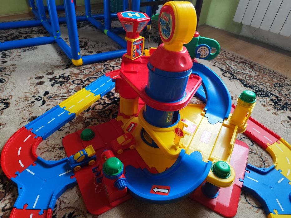 Wader garaż tor zjeżdżalnia winda autka