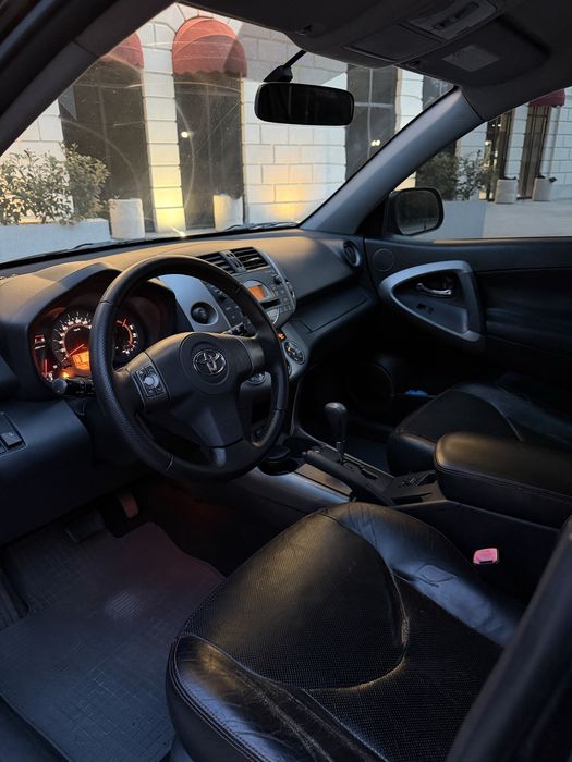 Продам Toyota Rav4