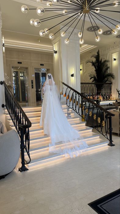 Фата вельон мантілла іспанка з мережива шантильї айворі off white