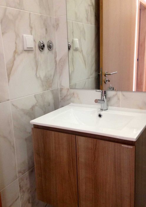 Apartamento T2, excelente exposição solar, situado no Barreiro