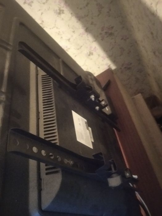 Телевизор samsung 46 дюймов плюс кронштейн на стену