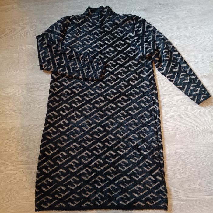 Продам теплу, зимову сукню альпака.