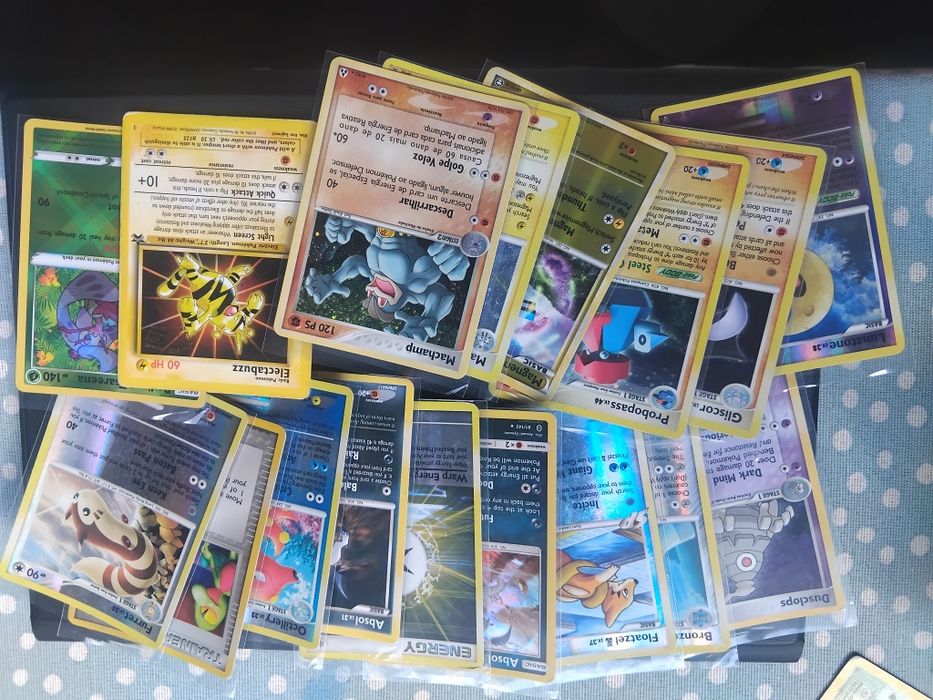 Cartas Pokémon holográficas antigas