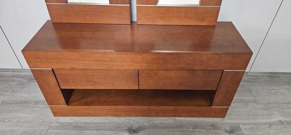 Móvel aparador e Espelhos