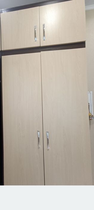 Продам  шкаф  в прихожую , спальню .