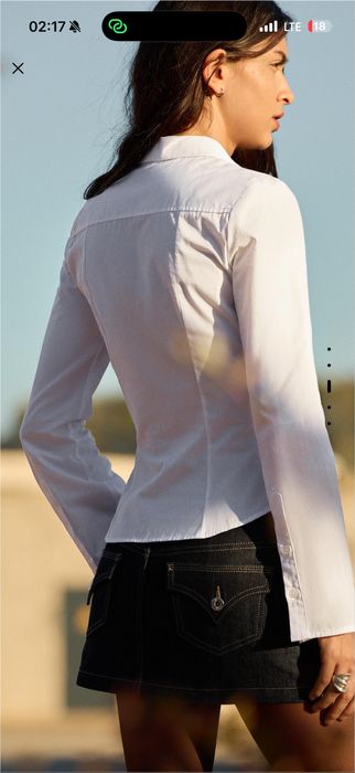 біла приталена сорочка bershka