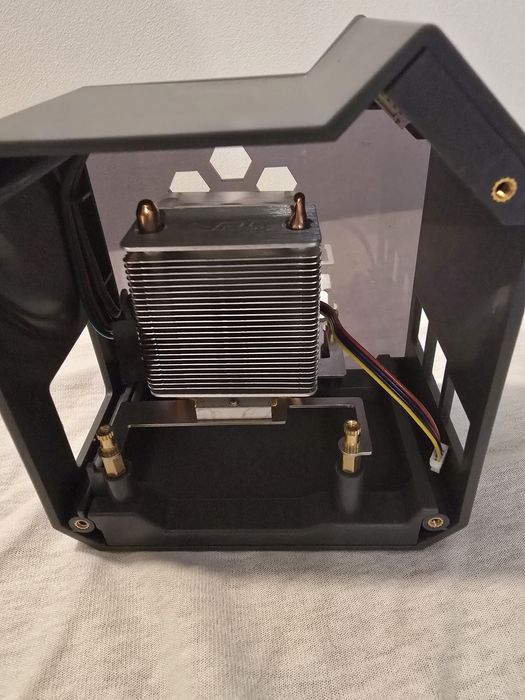 Obudowa Raspberry Pi5 z chłodzeniem i wyświetlaczem
