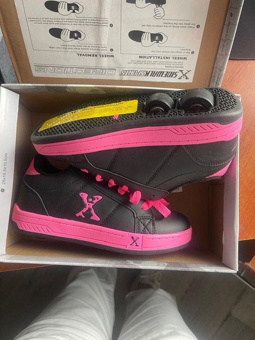 Heelys,  кроссовки  на  колёсиках