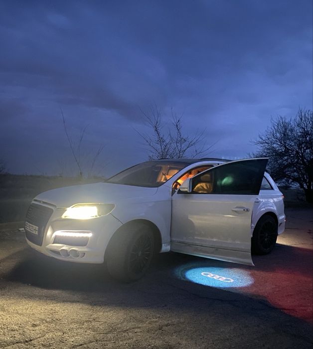 Продам Audi Q7 4.2 бензин