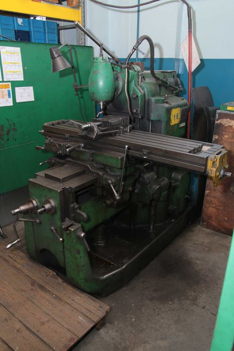 Frezarka uniwersalna 2FW