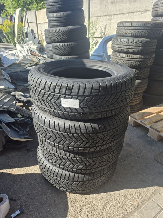 Opony zimowe Goodyear UltraGrip Performance+ SUV 255/65 R18 111H – 4 szt. | Bieżnik ~7.8 mm (DOT 2124)