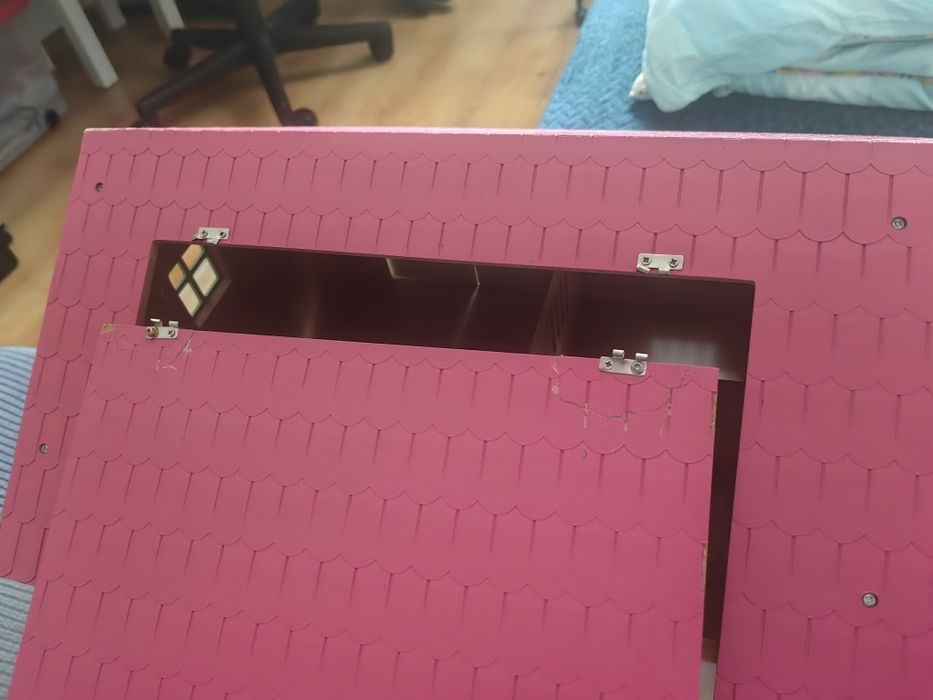 Stajnia drewniana z garażem Kids Globe